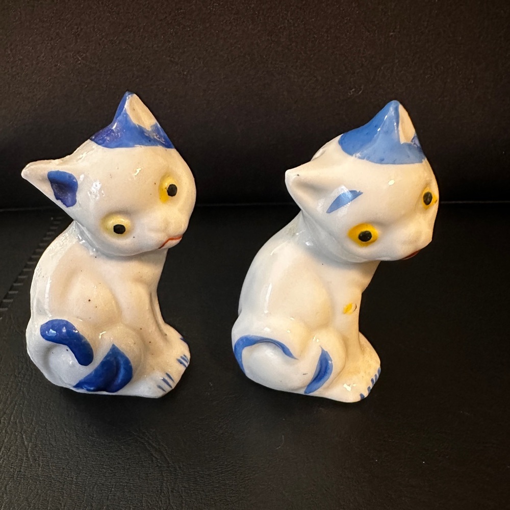 👗💜Quirky Vintage‎ Sad Cat Kitten Salt Pepper Shakers White Blue yellow eyes…